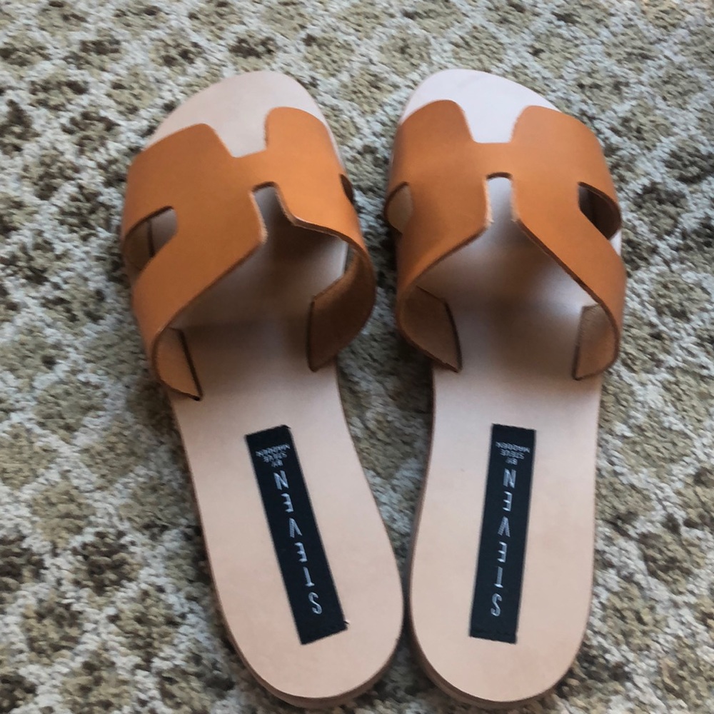 Steve Madden Greece sandals